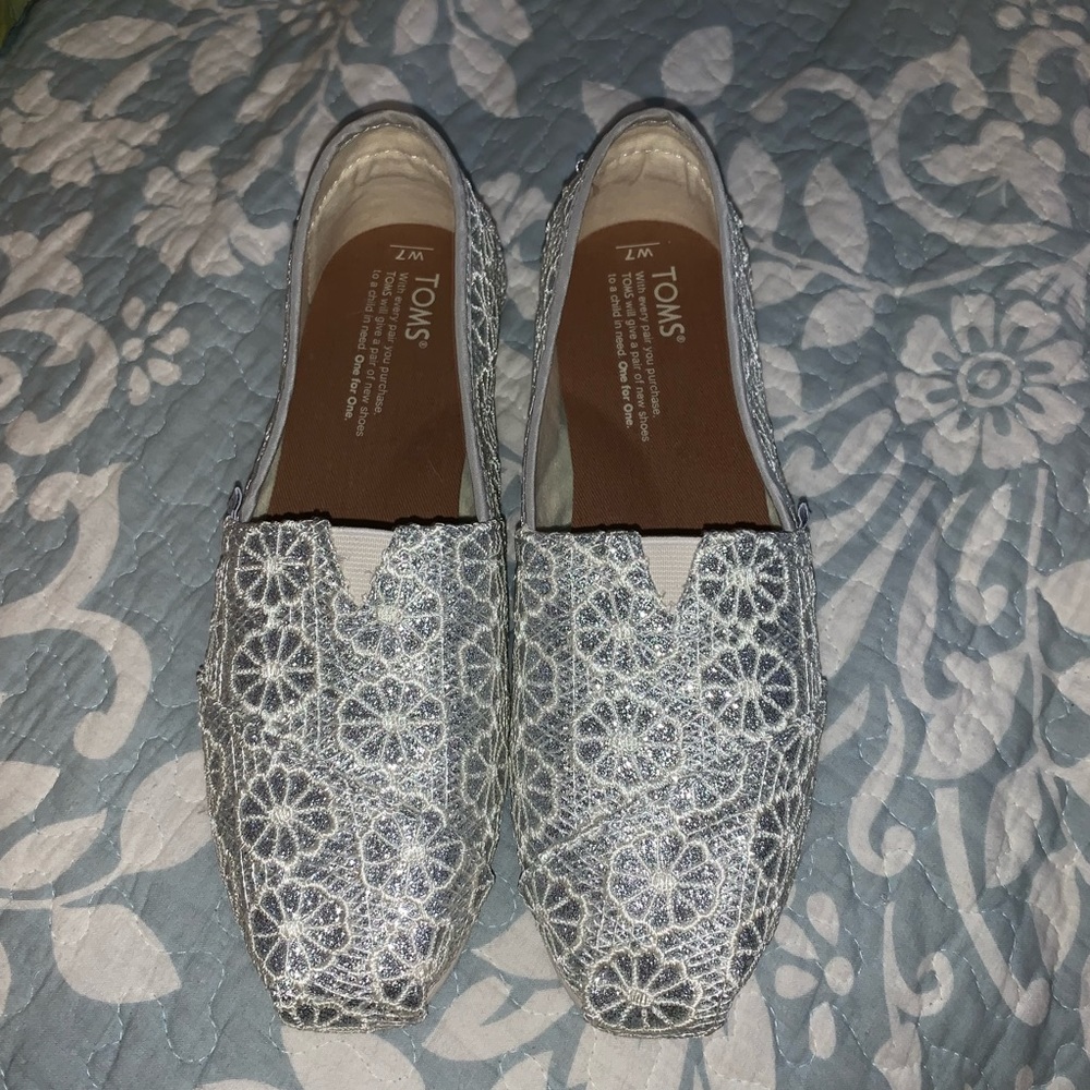 Tom’s silver classic shoes NWOT